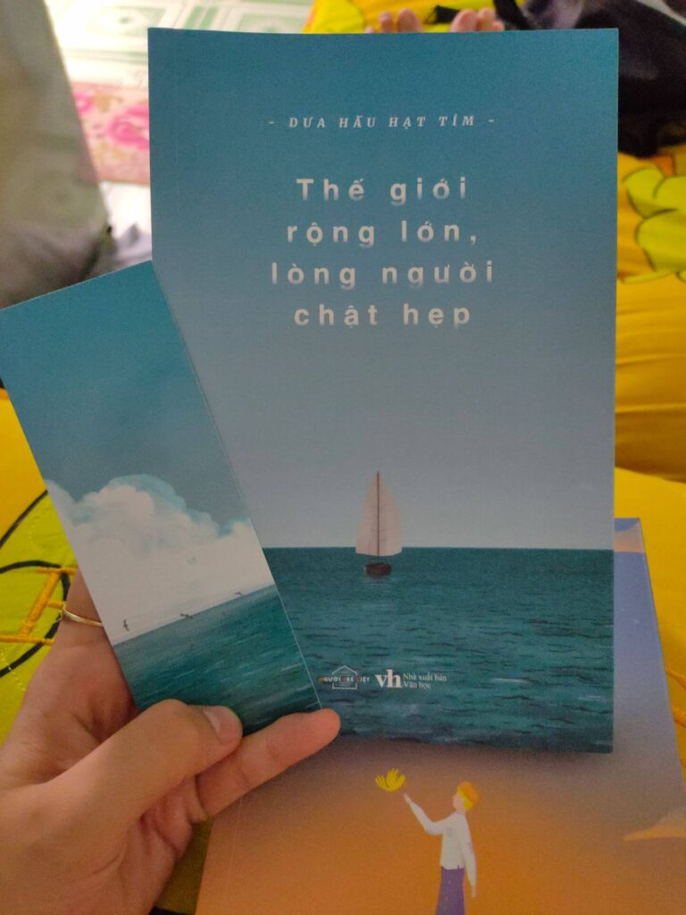 Thế Giới Rộng Lớn Lòng Người Chật Hẹp – Dấu Chân Cô Đơn Trên Đoạn Đường Trưởng Thành