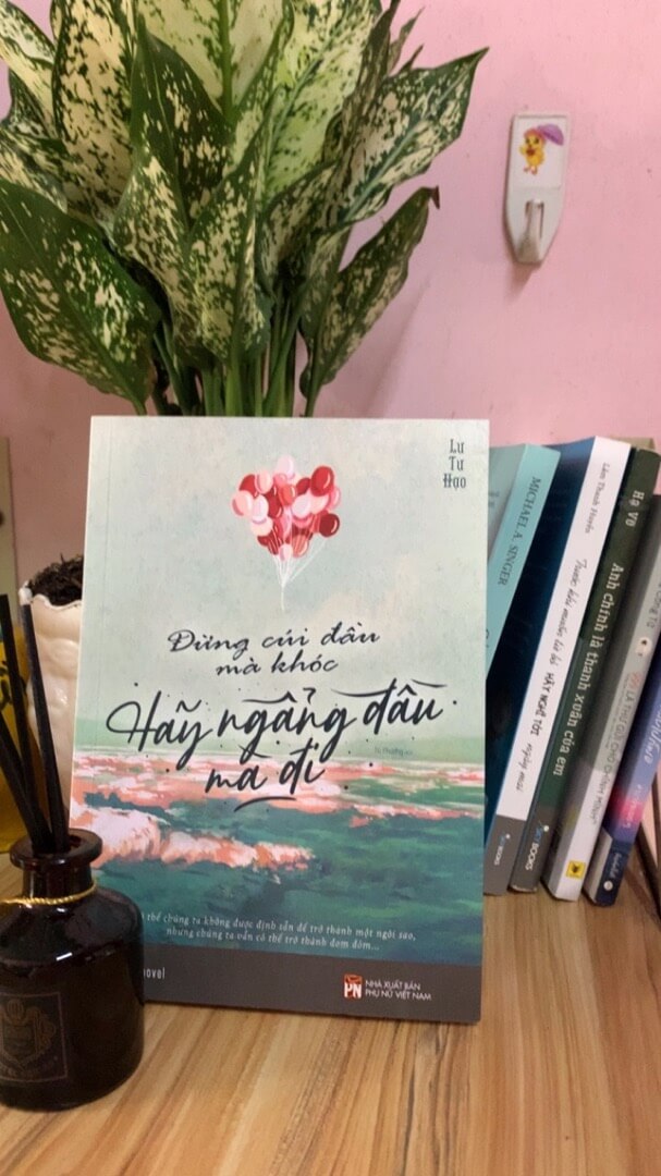 Đừng Cúi Đầu Mà Khóc Hãy Ngẩng Đầu Mà Đi – Mạnh Mẽ Lên Một Chút Cuộc Sống Sẽ Yêu Thương Bạn