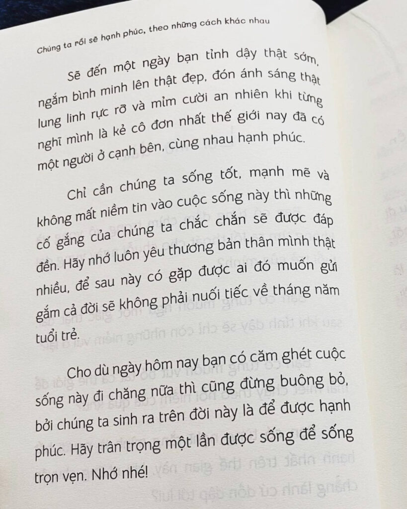 Review sách Chúng Ta Rồi Sẽ Hạnh Phúc Theo Những Cách Khác Nhau