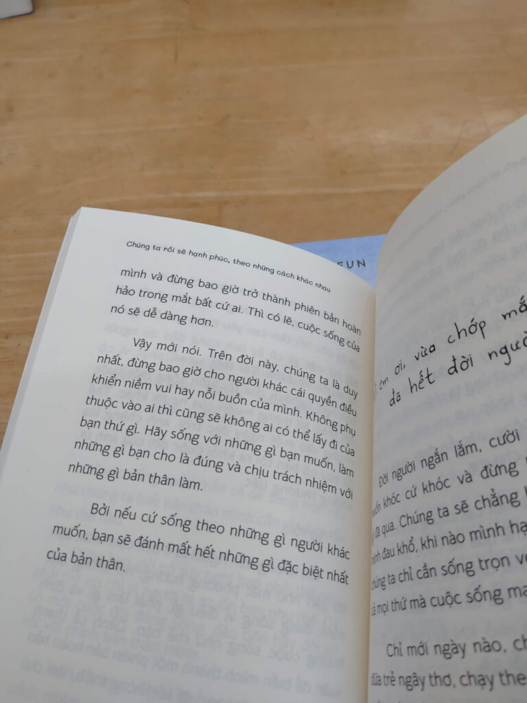 Review sách Chúng Ta Rồi Sẽ Hạnh Phúc Theo Những Cách Khác Nhau