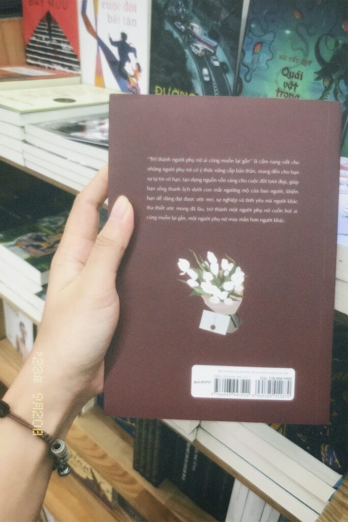 Review sách Trở Thành Người Phụ Nữ Ai Cũng Muốn Lại Gần